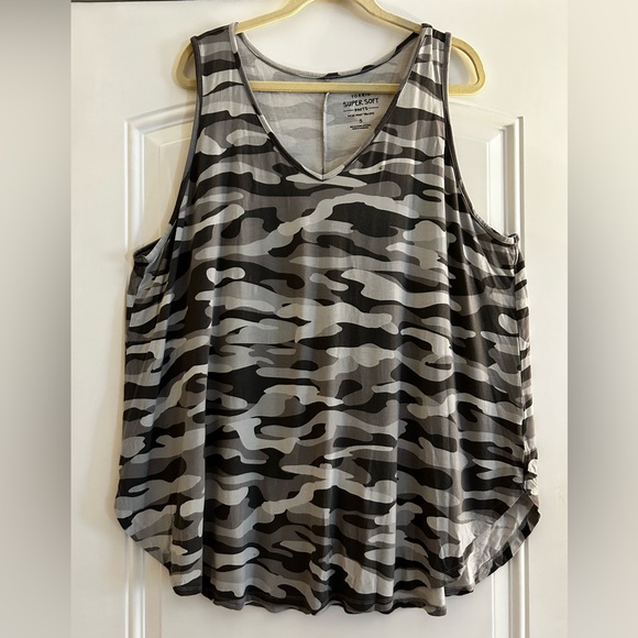 torrid Tops - Torrid Super soft knit tank Size 5